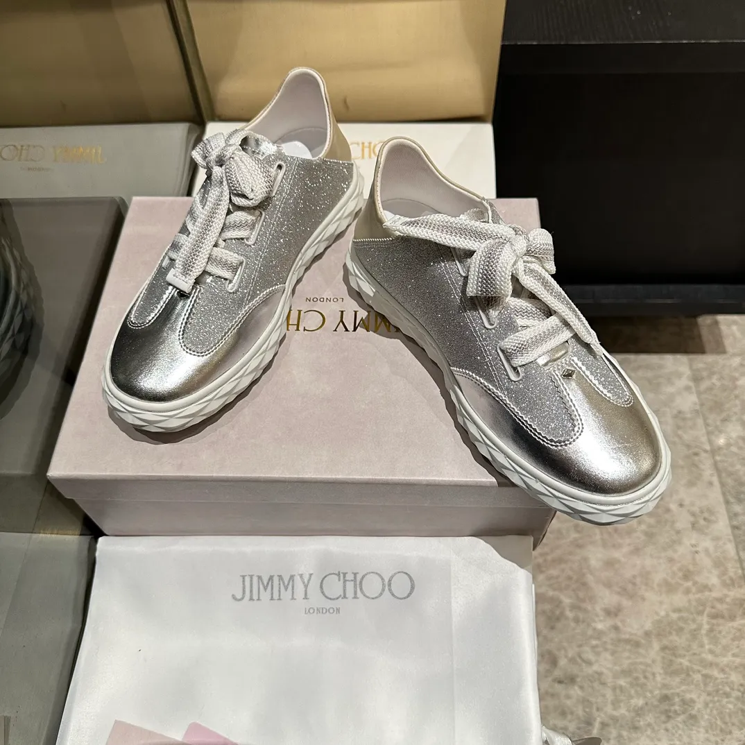 👟👟Ex-factory price 640👟👟 The new JIMMY CHOO, exclusively for sale, original large-soled casual white shoes, designed with the latest technology, strong three-dimensional effect👍The integration of multiple technologies, subverting fashion, super stylish! The combination is super beautiful. The original version is 1:1, versatile and trendy, both salty and sweet! New layout Size: 35-40